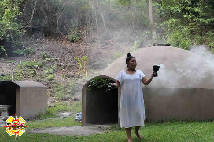 Baño de temascal en el río Pescados, Jalcomulco Veracruz