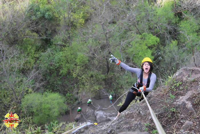 Rappel en pared natural en el río Pescados, Jalcomulco Veracruz